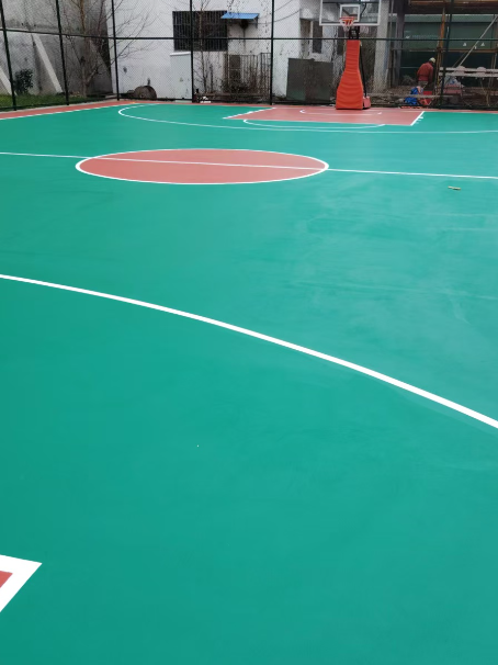 信州 球场长期使用易出现地面开裂